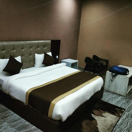 Hotel Hirapanna Bareilly Ngoại thất bức ảnh