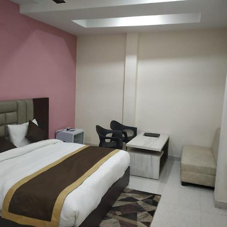 Hotel Hirapanna Bareilly Ngoại thất bức ảnh