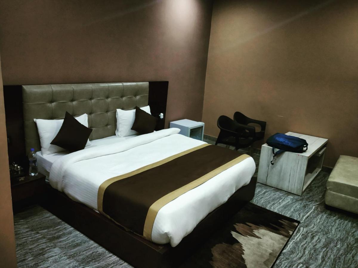 Hotel Hirapanna Bareilly Ngoại thất bức ảnh