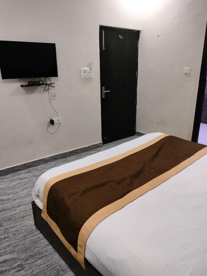 Hotel Hirapanna Bareilly Ngoại thất bức ảnh