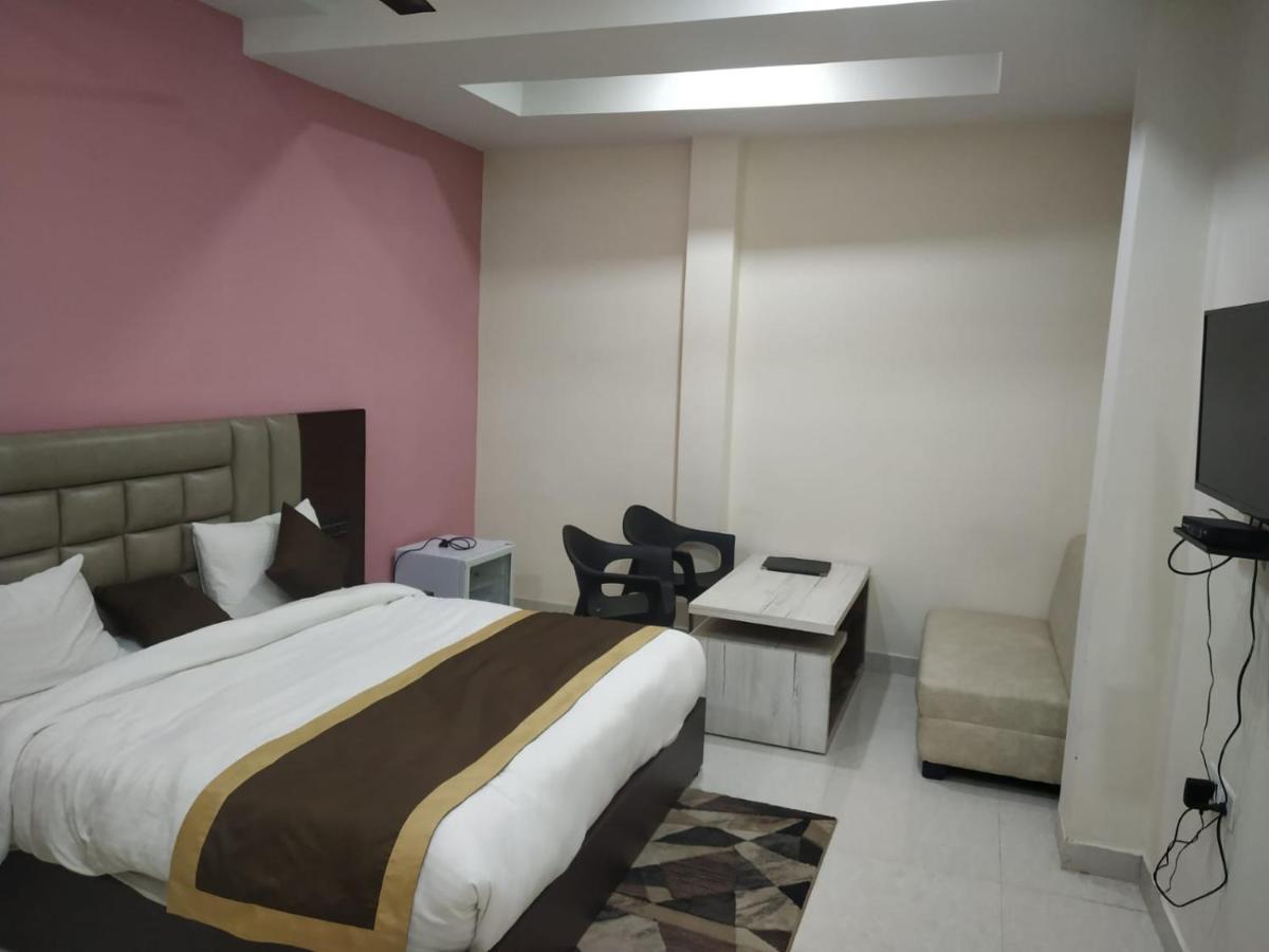 Hotel Hirapanna Bareilly Ngoại thất bức ảnh