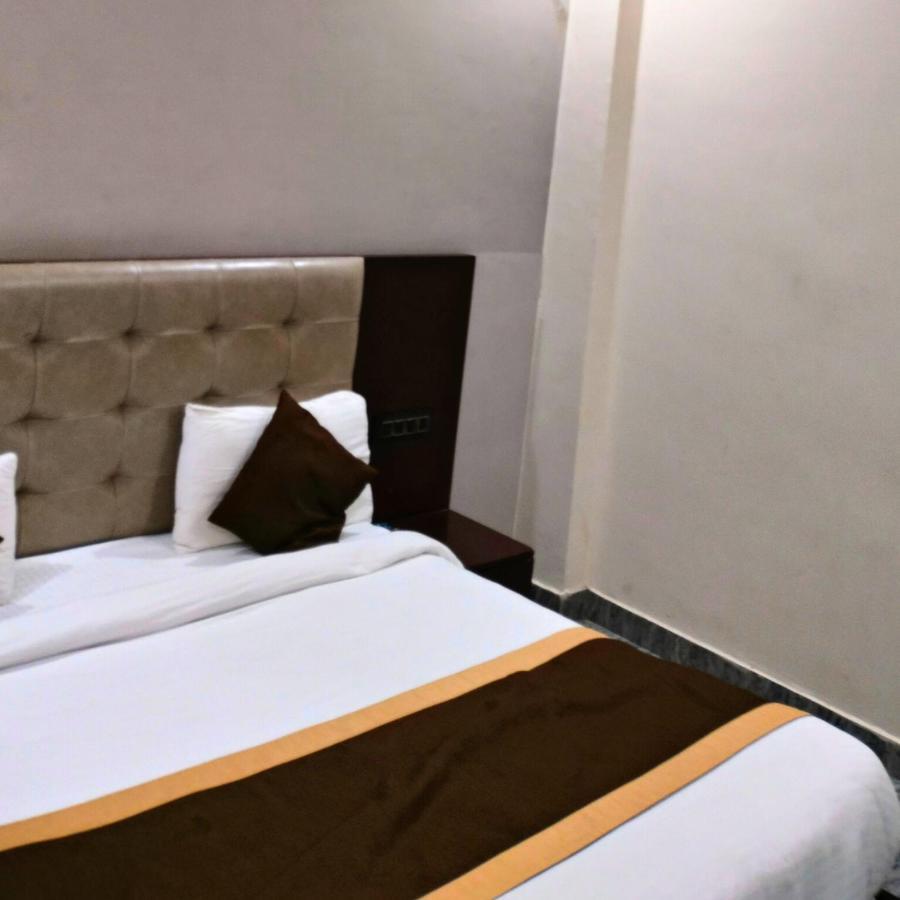 Hotel Hirapanna Bareilly Ngoại thất bức ảnh