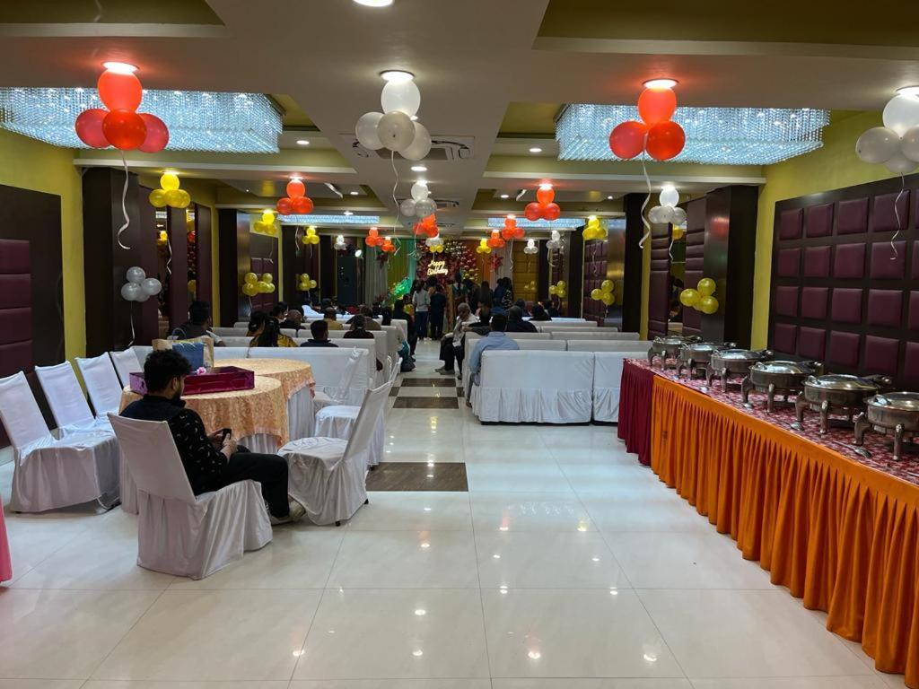 Hotel Hirapanna Bareilly Ngoại thất bức ảnh