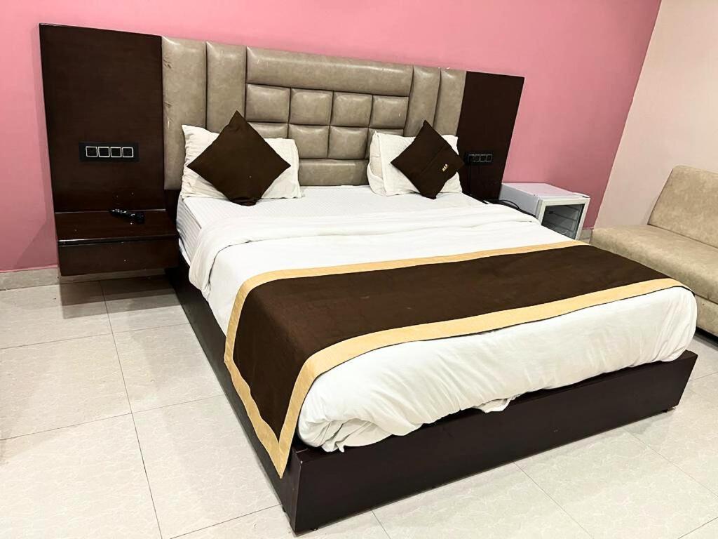 Hotel Hirapanna Bareilly Ngoại thất bức ảnh