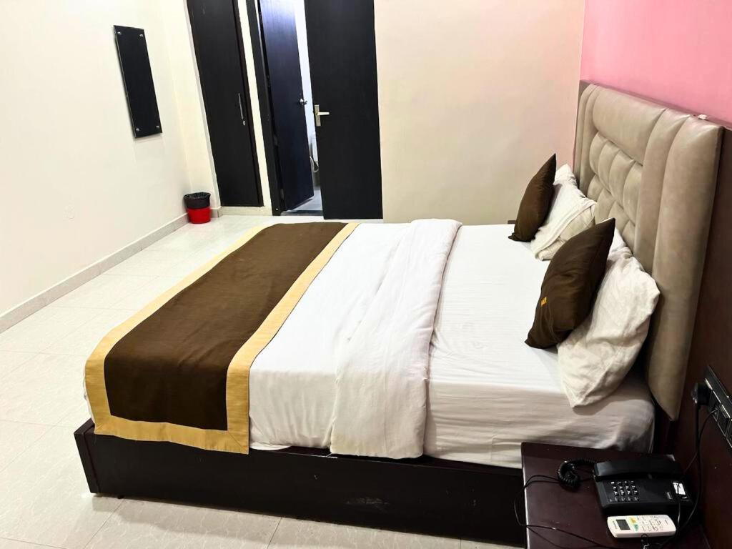 Hotel Hirapanna Bareilly Ngoại thất bức ảnh